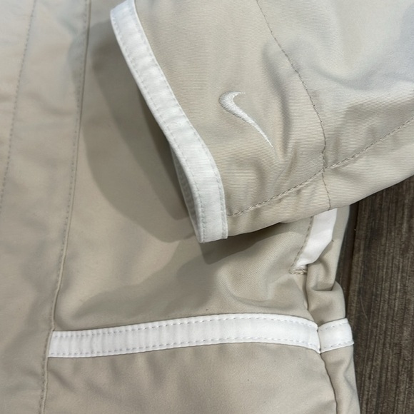 Nike Grey Tag Cream and White fitted lightweight Jacket - Picture 3 of 5